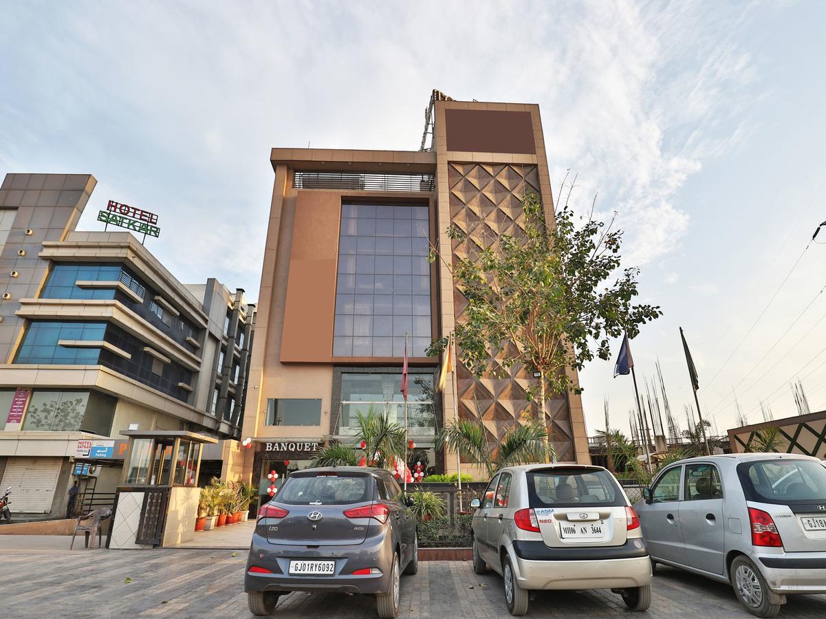 Oyo 13253 The Grand Vinayak Hotel Ahmedabad Extérieur photo