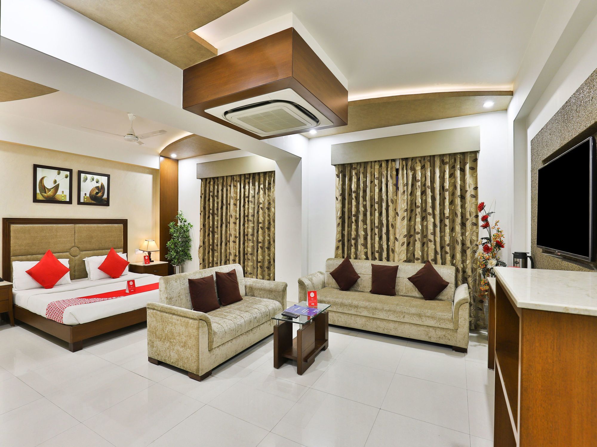 Oyo 13253 The Grand Vinayak Hotel Ahmedabad Extérieur photo