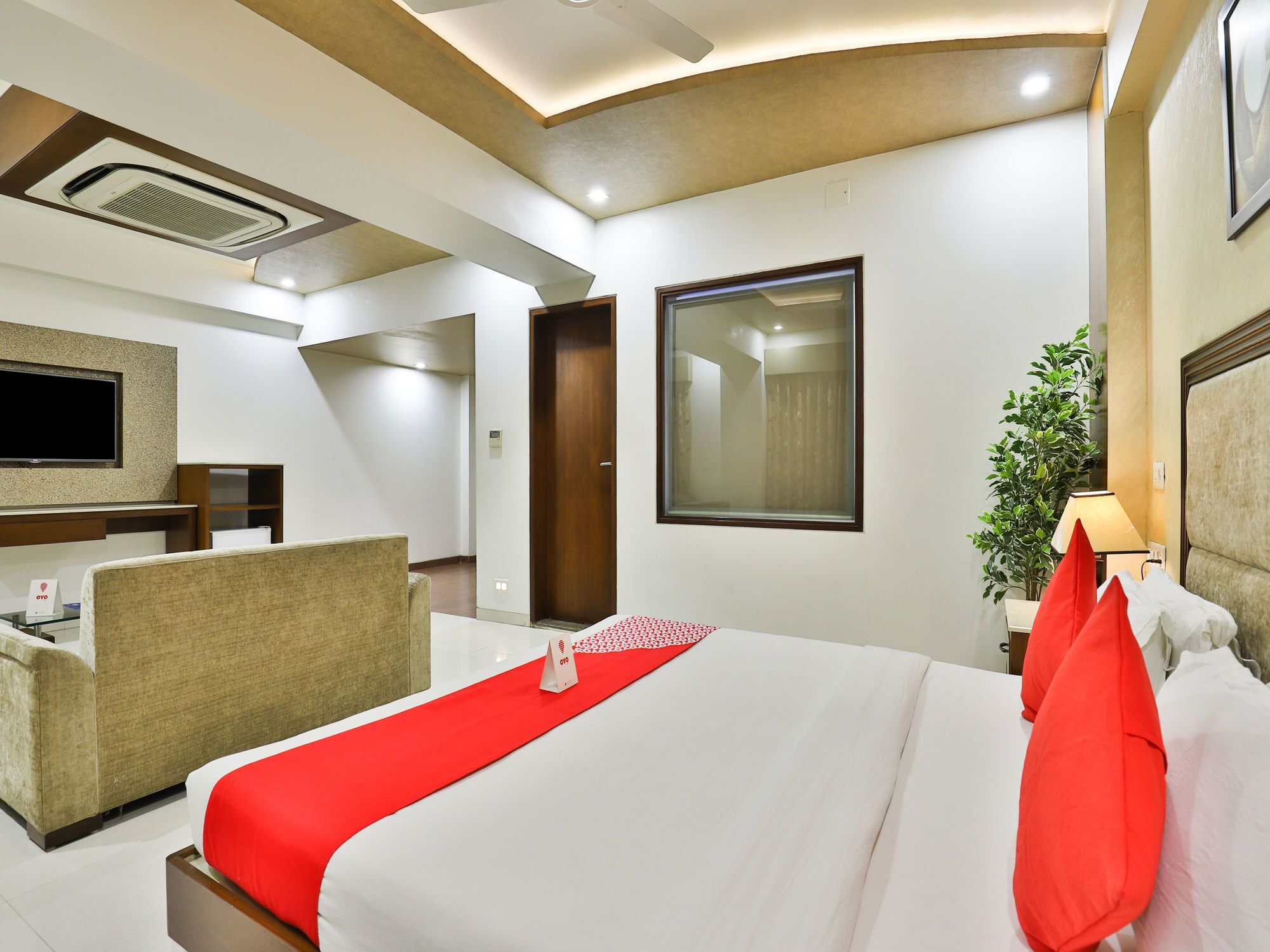 Oyo 13253 The Grand Vinayak Hotel Ahmedabad Extérieur photo