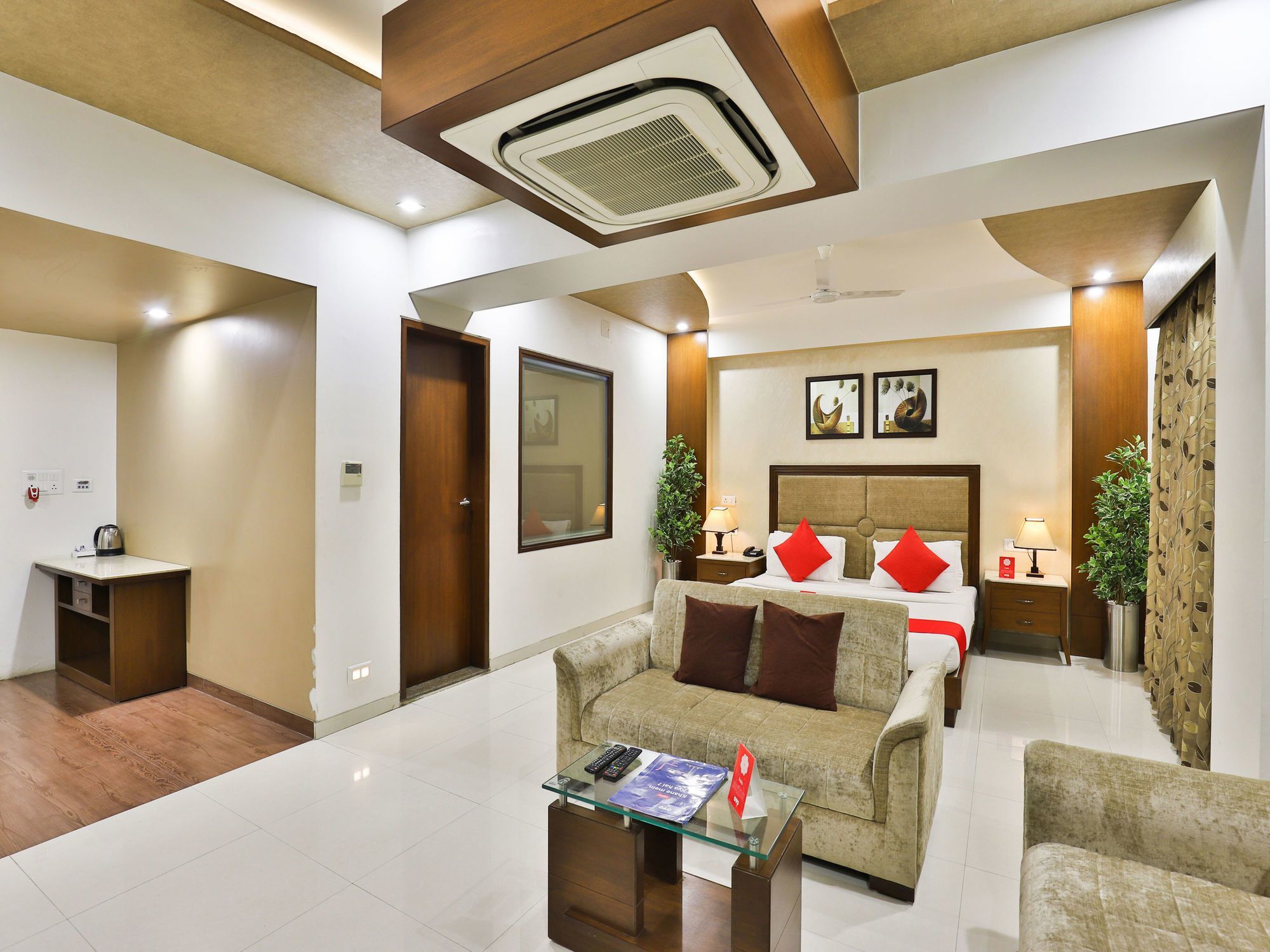 Oyo 13253 The Grand Vinayak Hotel Ahmedabad Extérieur photo