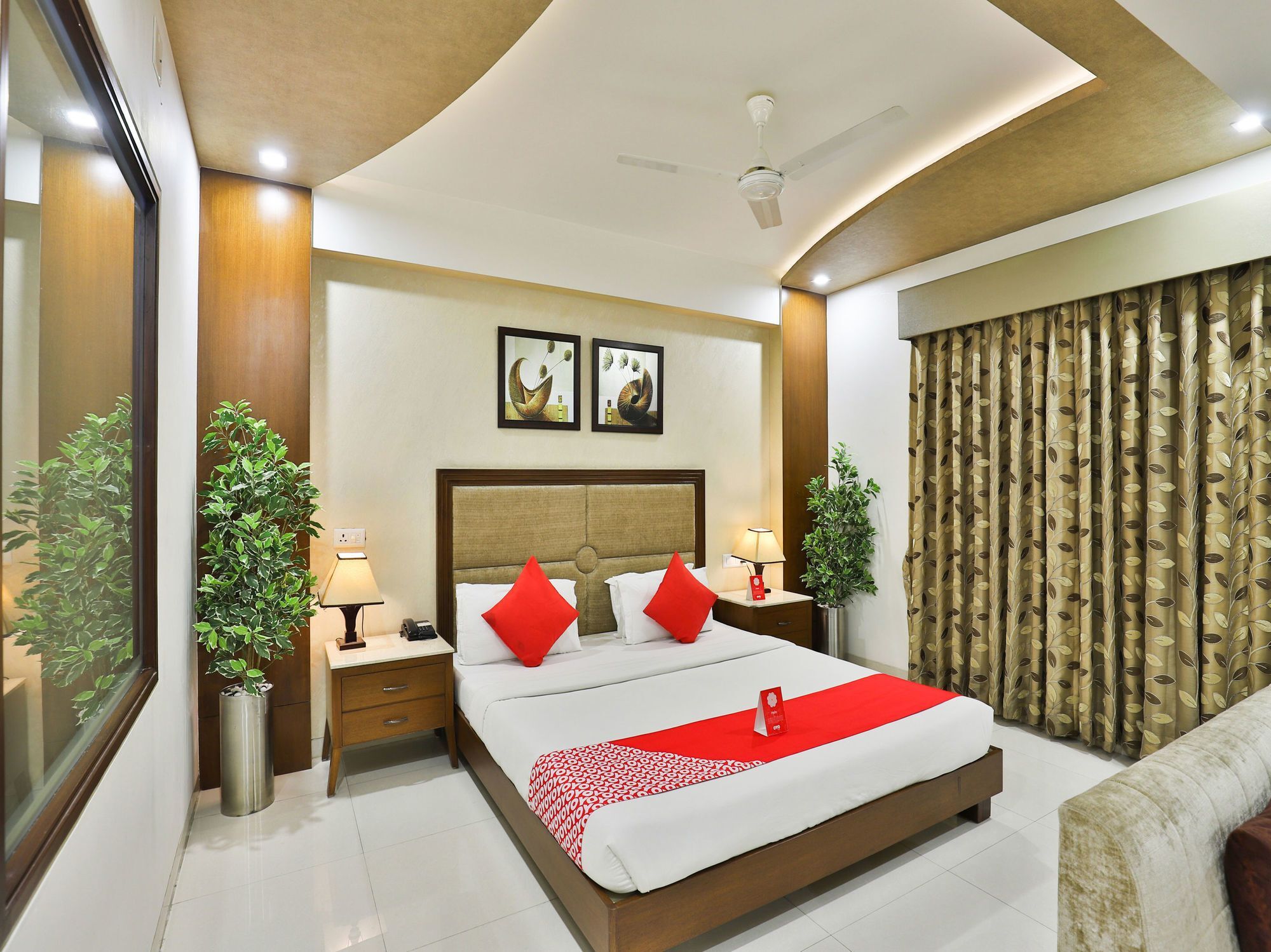 Oyo 13253 The Grand Vinayak Hotel Ahmedabad Extérieur photo