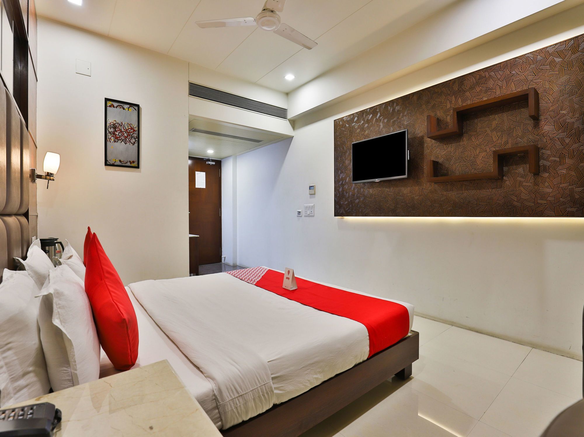 Oyo 13253 The Grand Vinayak Hotel Ahmedabad Extérieur photo