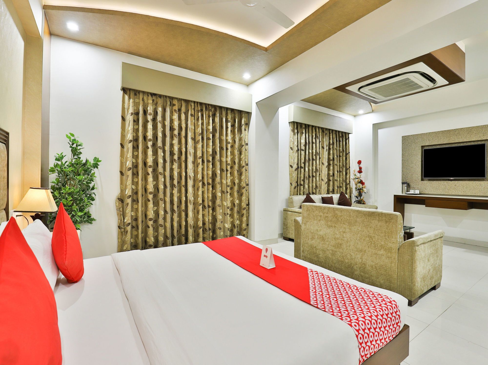 Oyo 13253 The Grand Vinayak Hotel Ahmedabad Extérieur photo