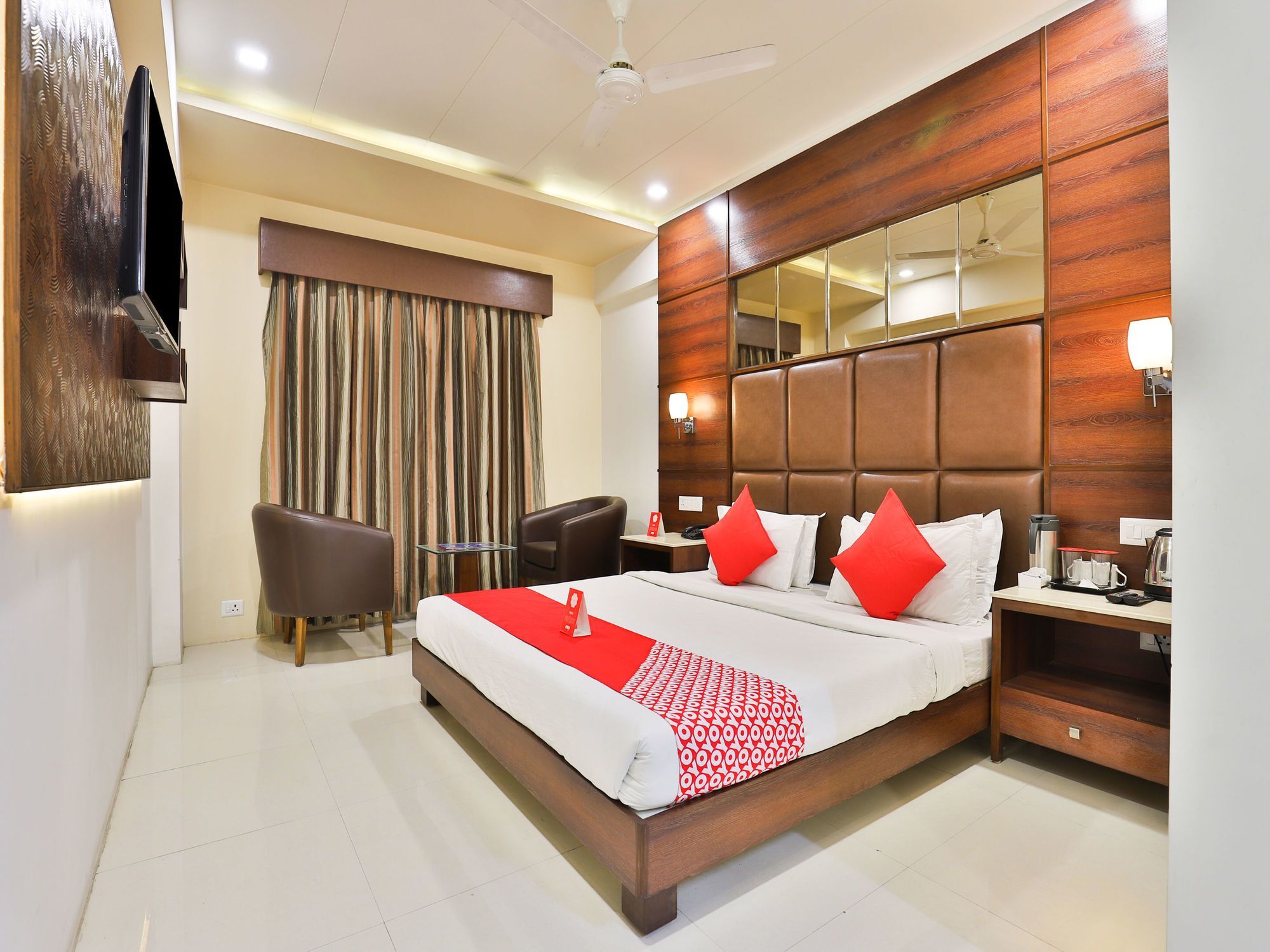 Oyo 13253 The Grand Vinayak Hotel Ahmedabad Extérieur photo