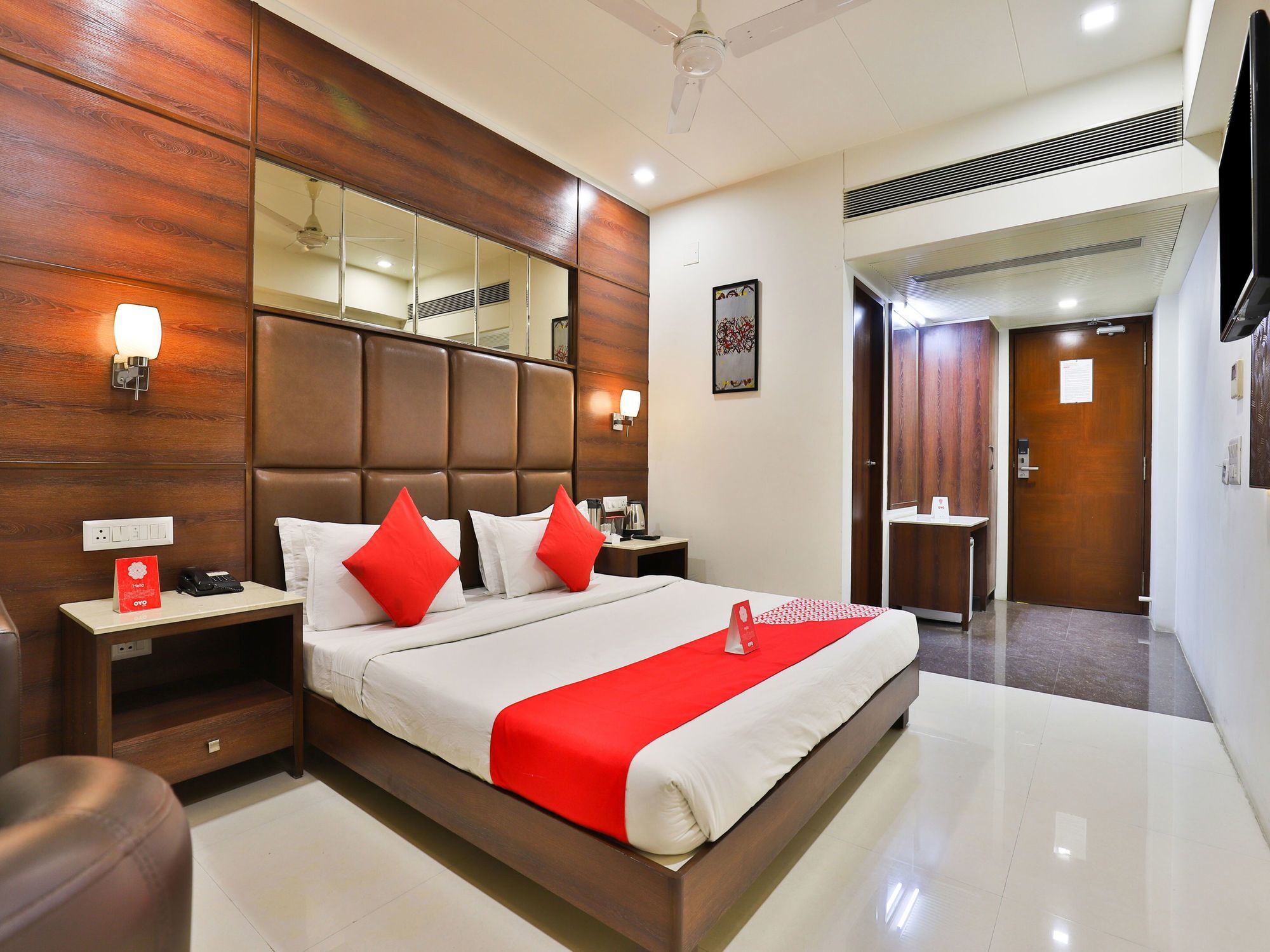Oyo 13253 The Grand Vinayak Hotel Ahmedabad Extérieur photo
