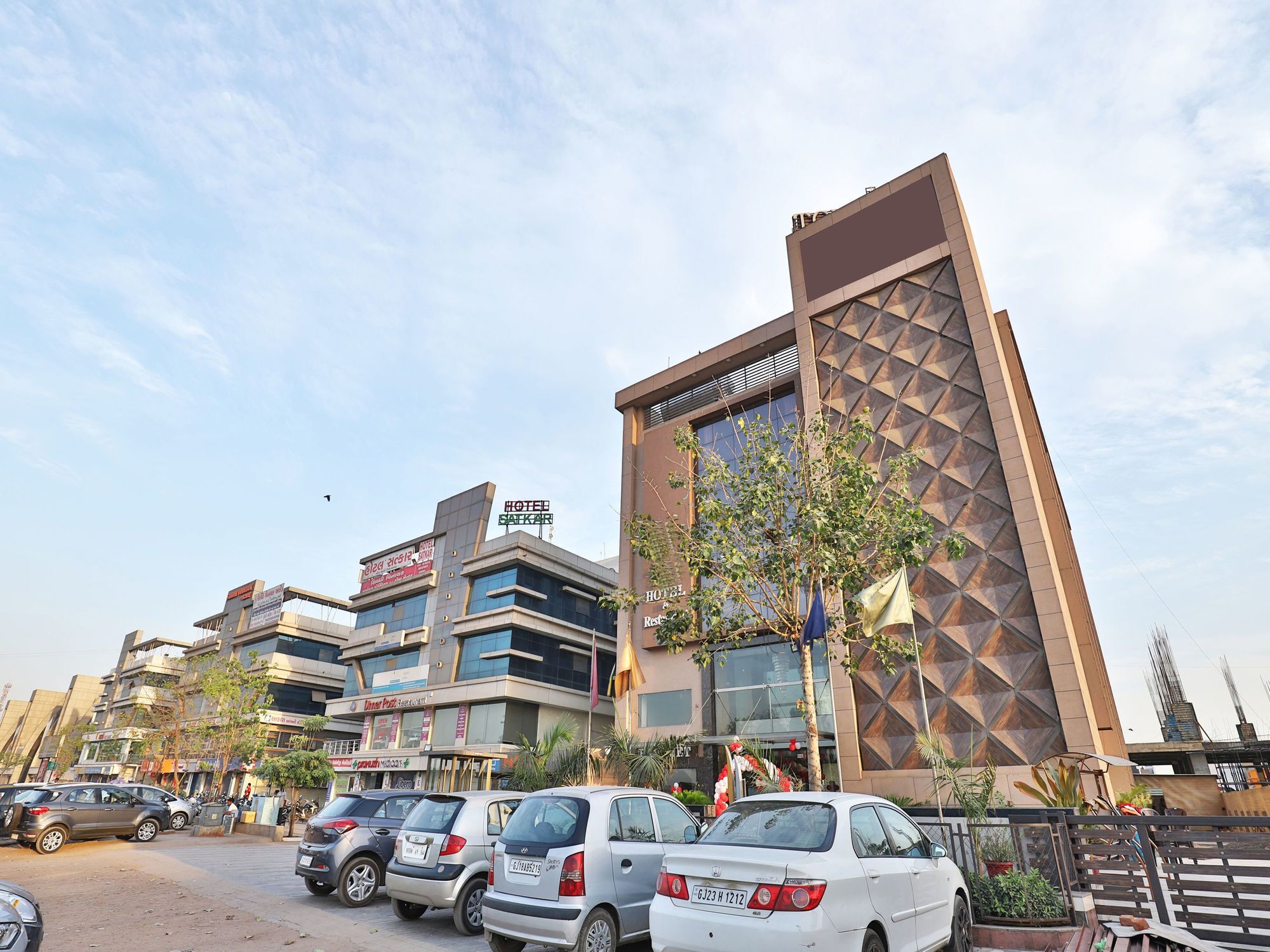 Oyo 13253 The Grand Vinayak Hotel Ahmedabad Extérieur photo